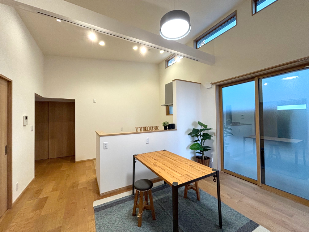 平屋の窓と自然光のある空間