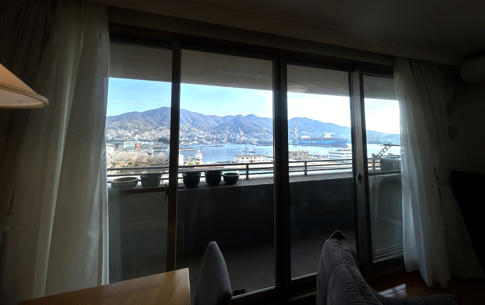 バルコニーからの海