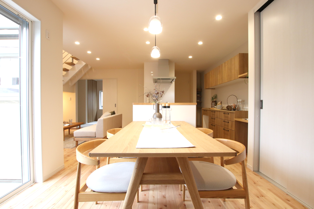 家族が揃う、リビングテーブル