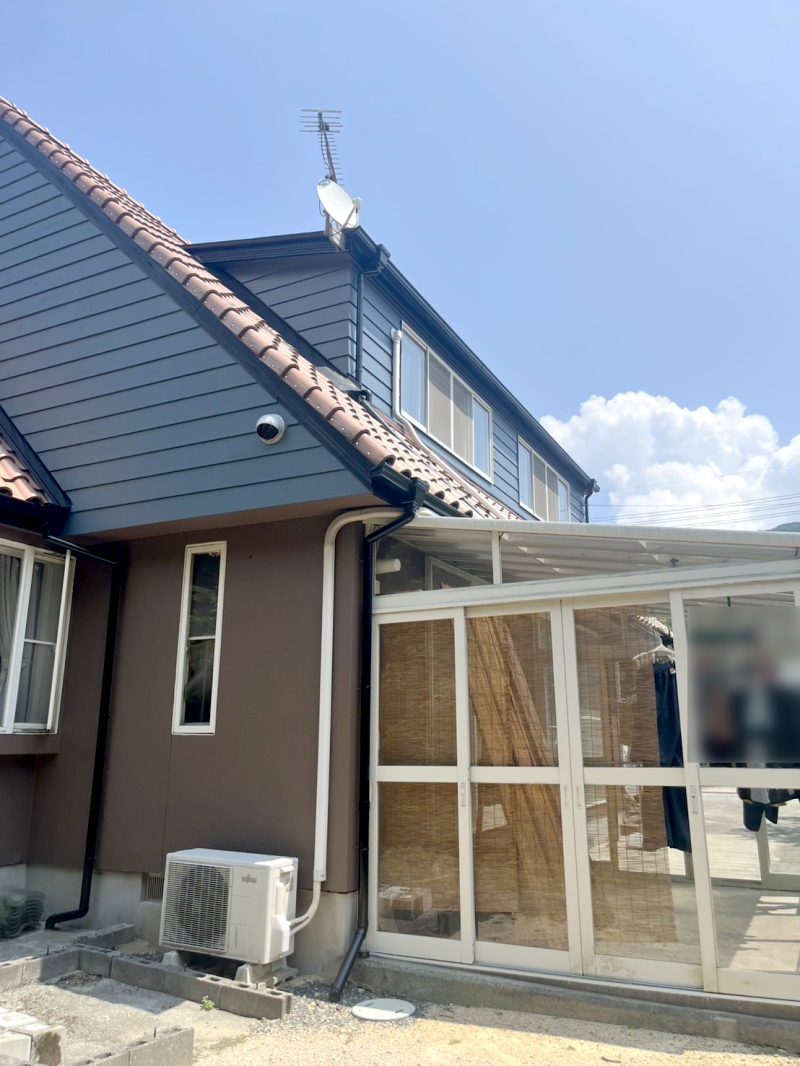 三角屋根のかわいいお家