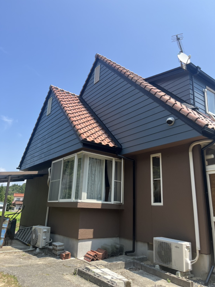 三角屋根のかわいいお家