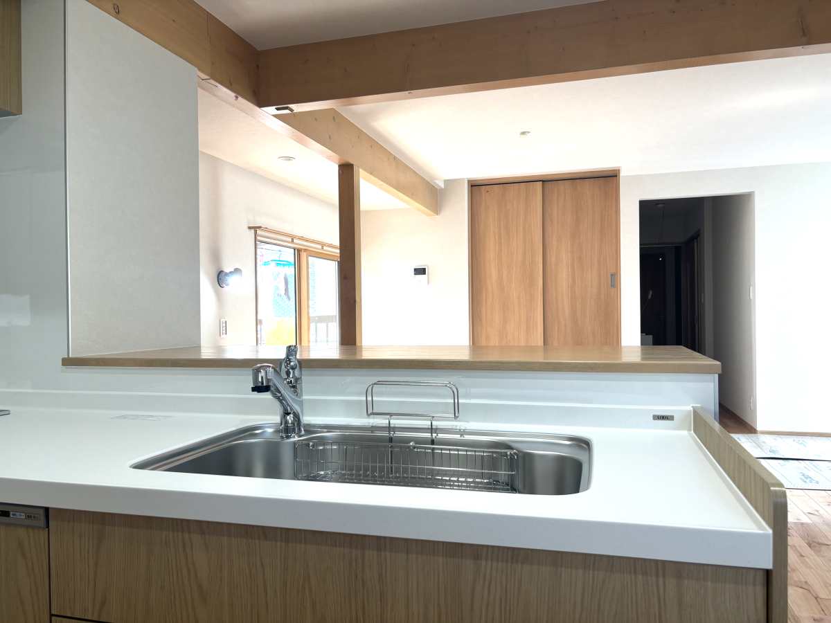 明るく開放的なリビング空間