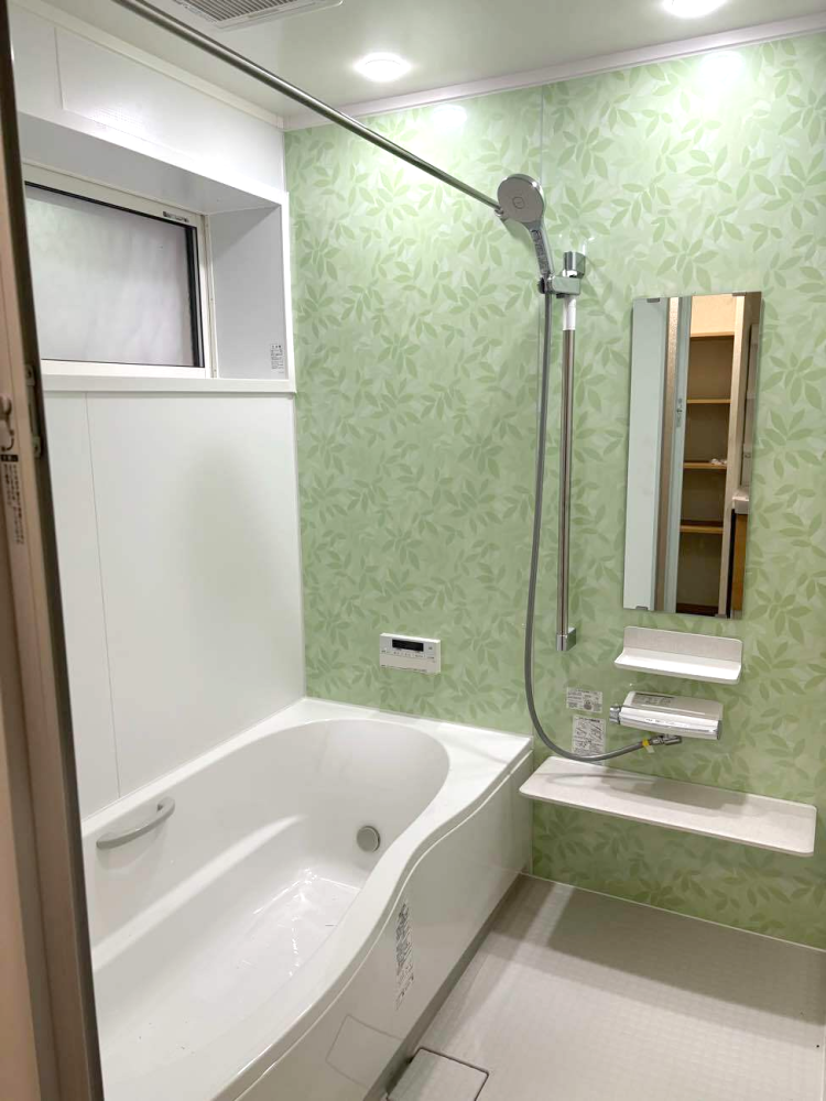 介護しやすい広い浴室