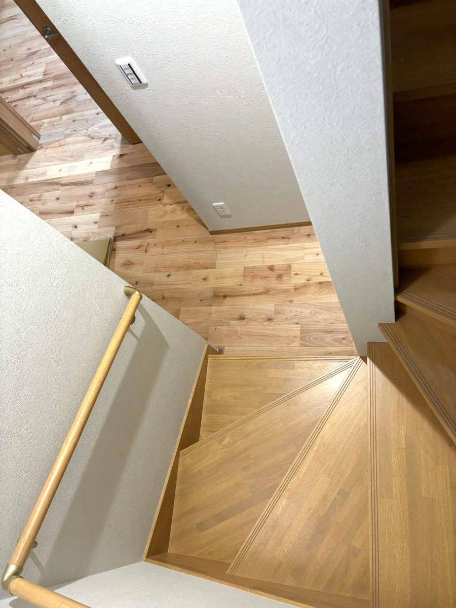 緩やかで安全な階段